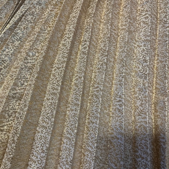 Size 2 Alice and Olivia Gold Pleated Maxi Skirt - Picture 4 of 6